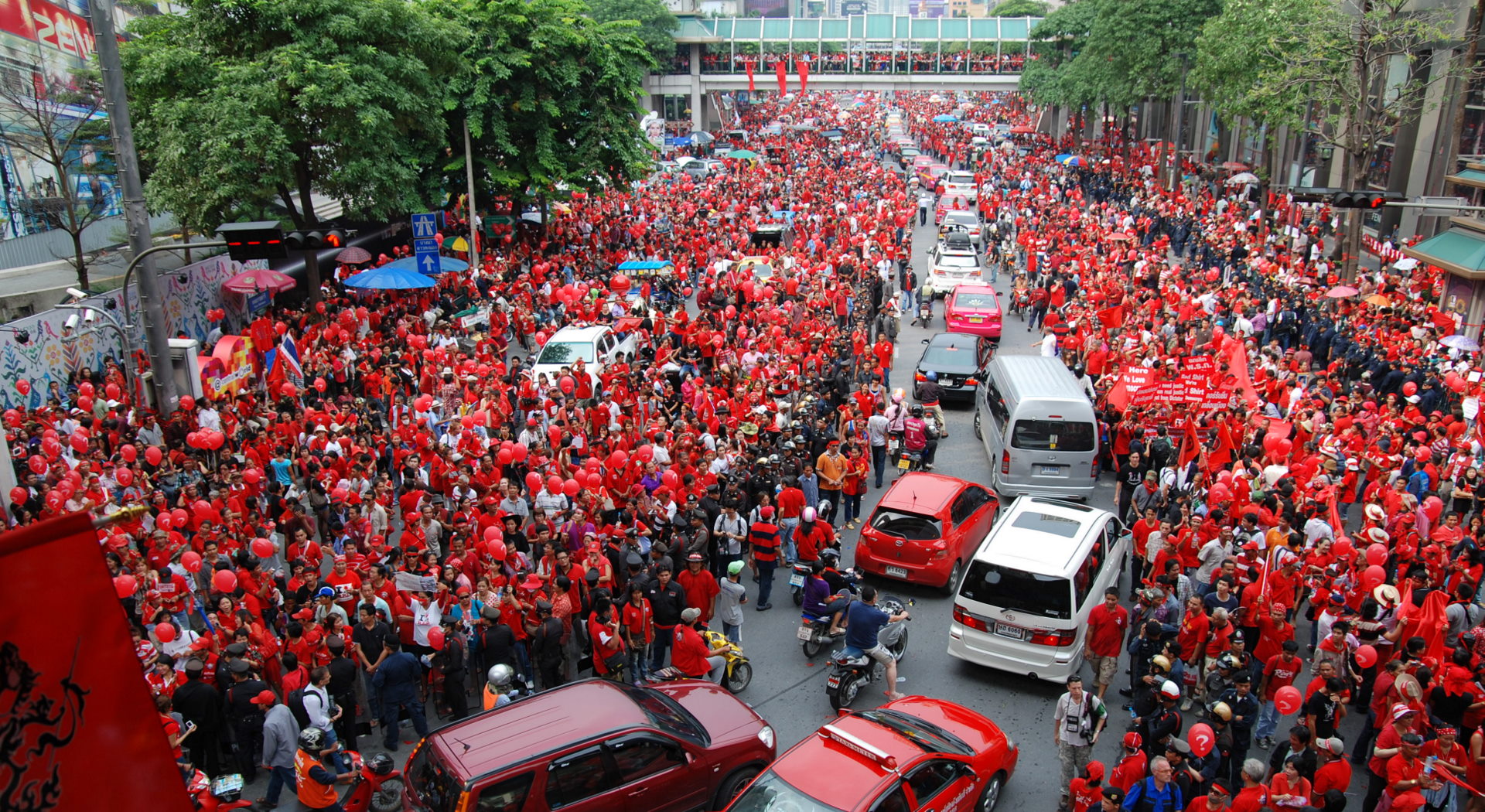 Red shirt protesters converge in Bangkok
