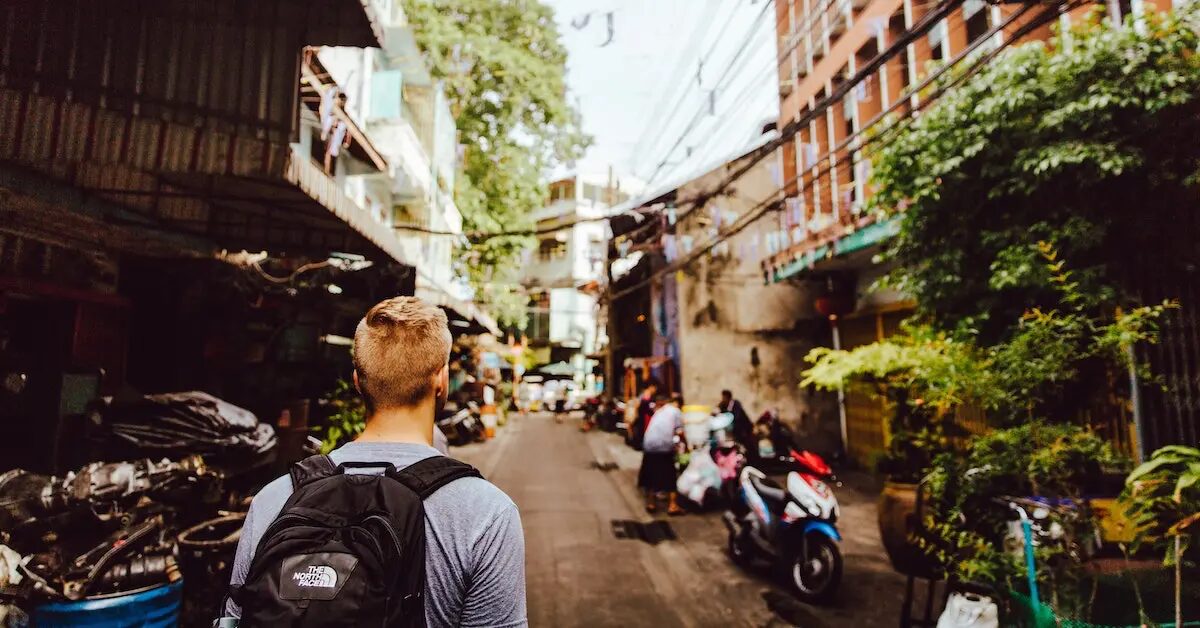 bangkok-farang-walking